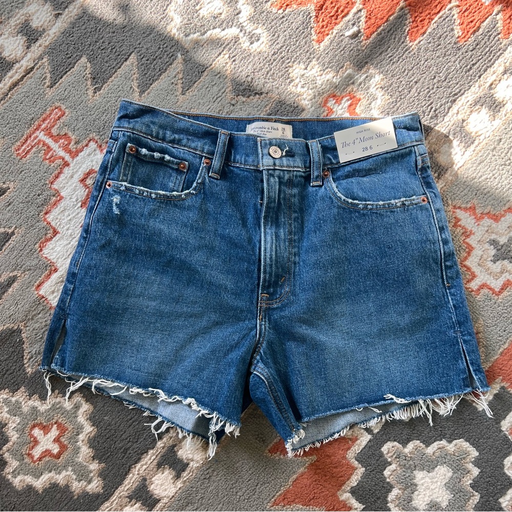 Abercrombie 4” Mom Short